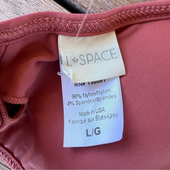 L Space Isley Bikini Top Women’s Size Large Sahara Ribbed Strappy Plunging NWT - Picture 9 of 10